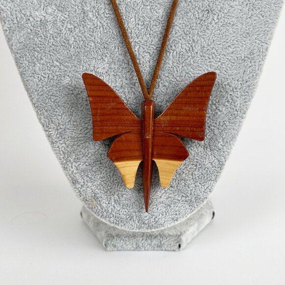 Vintage 1970's Wooden Butterfly Long Boho Hippie Necklace Leather Strap Bohemian - Picture 3 of 5